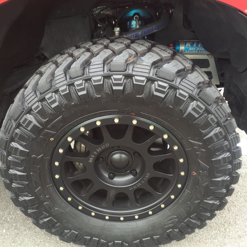 室内搬入設置無料 MAXXIS マキシス RAZR 285/70r17 150プラド | www