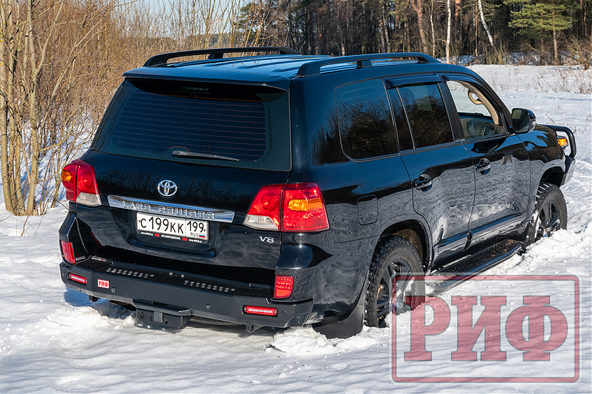 Бампер РИФ силовой задний Toyota Land Cruiser 200 2012-2015 с квадратом под фаркоп и фонарями, стандарт
