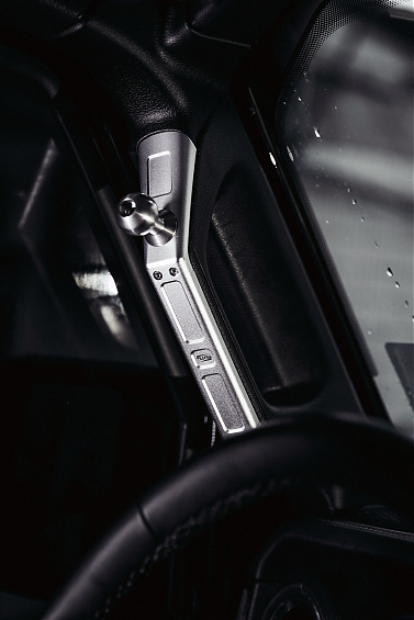 Кронштейн FURY для телефона на ручку стойки Jeep Wrangler JL