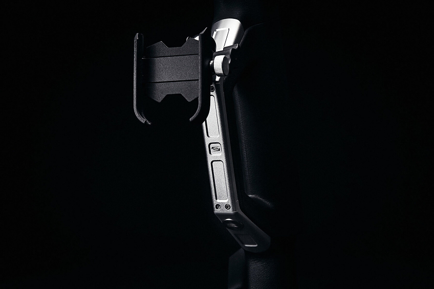 Кронштейн FURY для телефона на ручку стойки Jeep Wrangler JL