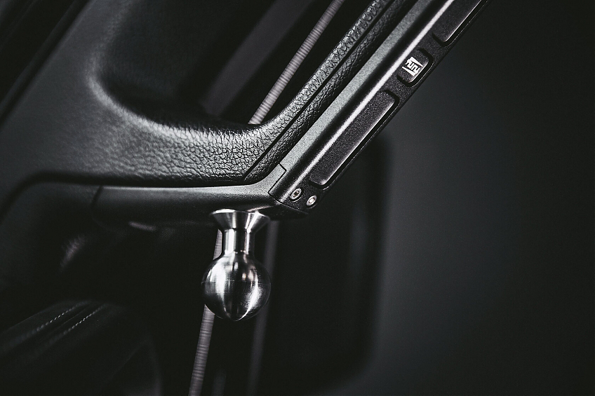 Кронштейн FURY для телефона на ручку стойки Jeep Wrangler JL