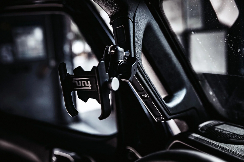 Кронштейн FURY для телефона на ручку стойки Jeep Wrangler JL