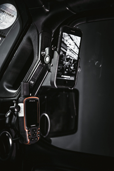 Кронштейн FURY для телефона на ручку стойки Jeep Wrangler JL