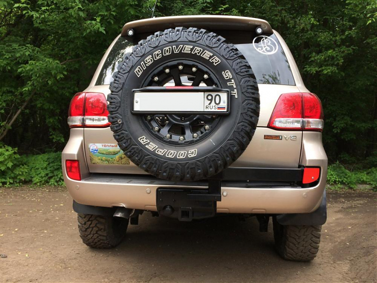 Калитка РИФ с фаркопом в штатный задний бампер Тойота Ленд Крузер 200 (под штатное колесо) с подсветкой номера