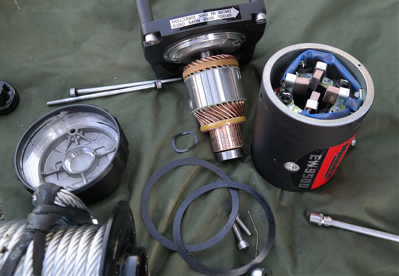 Лебедка автомобильная электрическая T-Max EW9500 MuscleLift 12В с синтетическим тросом