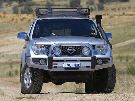 Бампер передний силовой ARB Sahara для Nissan Navara D40 с 2005 по 2010 год.