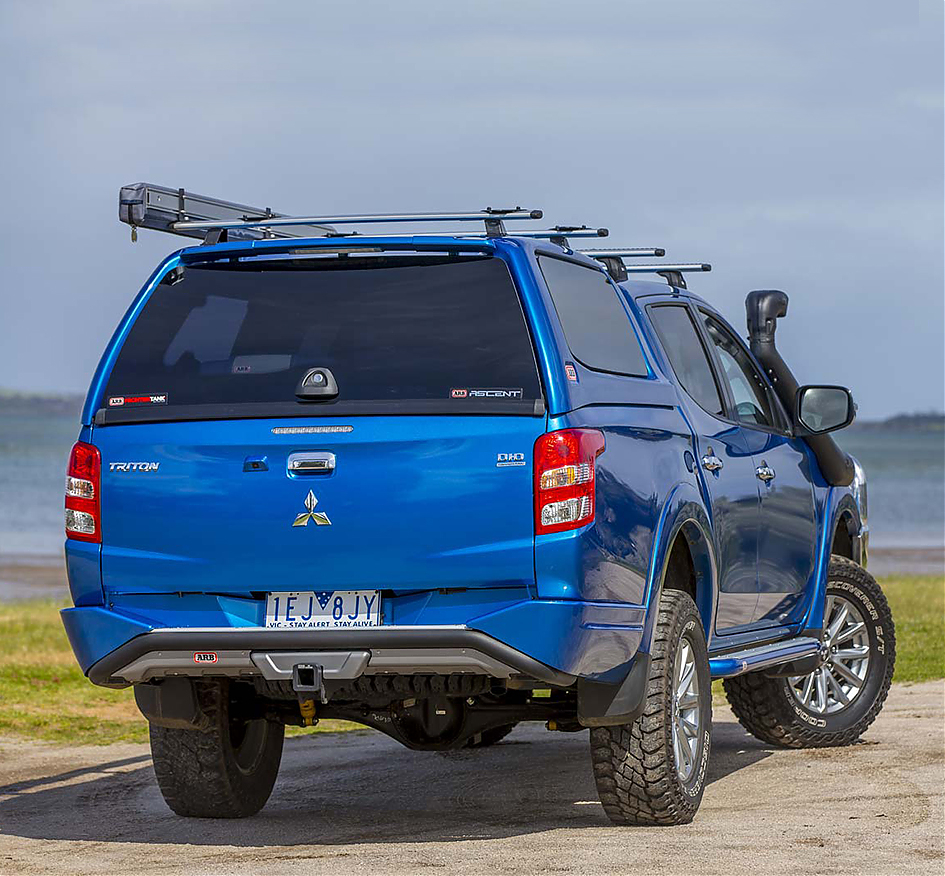 Бампер задний силовой с интегрированным фаркопом для Mitsubishi L200 (2006-2015)