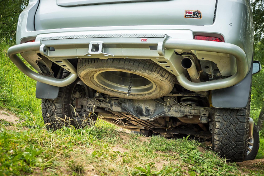 Бампер РИФ силовой задний Toyota Land Cruiser Prado 150 c квадратом под фаркоп