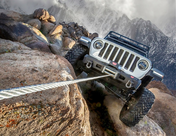 Лебедка автомобильная электрическая WARN VR EVO 8 стальной трос