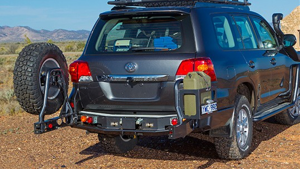 Бампер задний ARB для Toyota Land Cruiser 200 с 10/2015 года. С местами для установки кронштейнов запасного колеса.