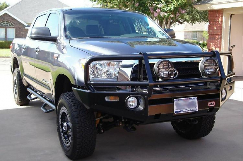 Бампер передний силовой ARB Deluxe для Toyota Tundra с 2007 года.