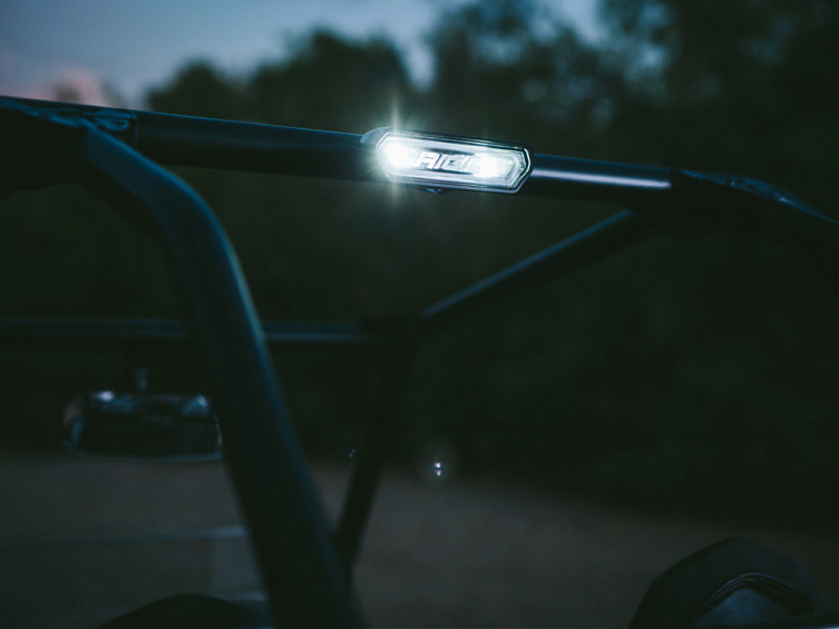 Светодиодный фонарь Rigid CHASE – ДХО / Стоп-сигнал – Синий цвет