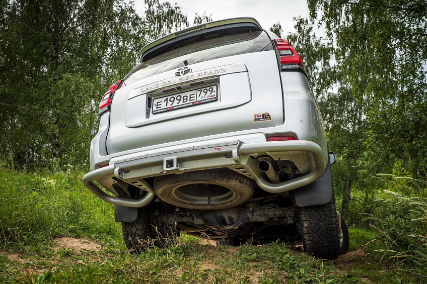 Бампер РИФ силовой задний Toyota Land Cruiser Prado 150 c квадратом под фаркоп