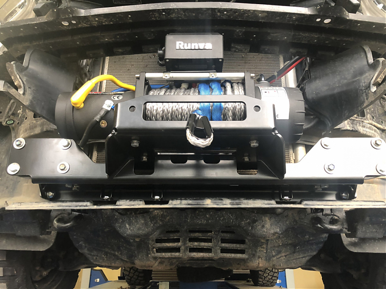 Площадка РИФ под лебёдку в штатный бампер Toyota Fortuner 2015+