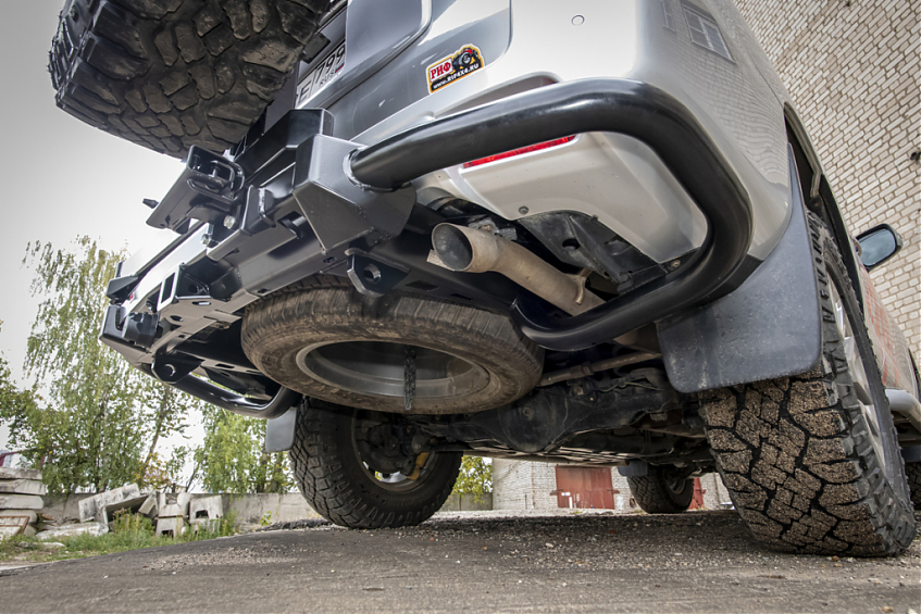 Бампер РИФ силовой задний Toyota Land Cruiser Prado 150 c квадратом под фаркоп, калиткой, подсветкой номера