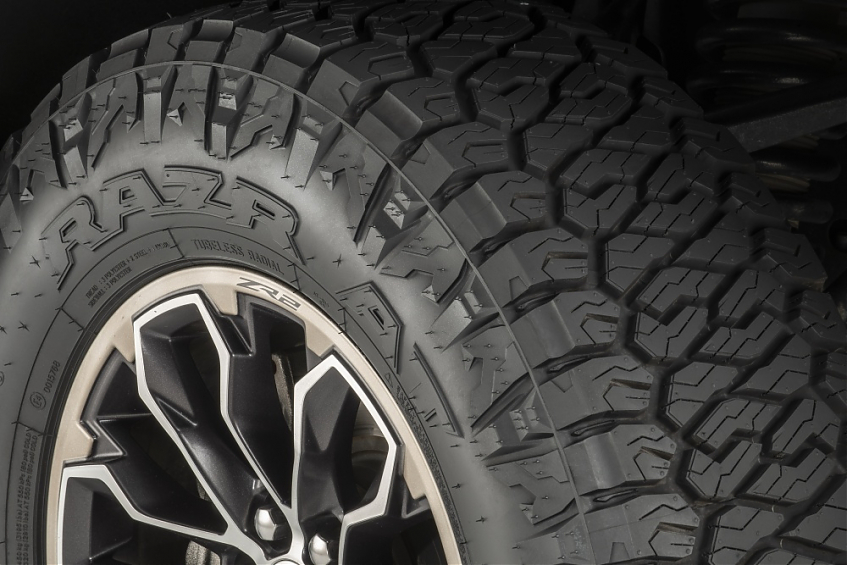 Шина всесезонная Maxxis RAZR AT 275/70R17LT 121/118R