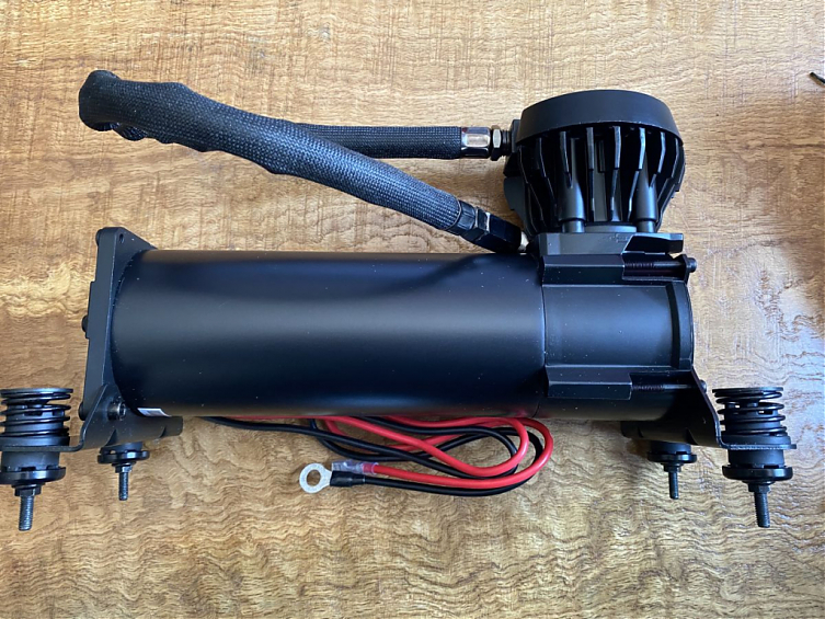 Компрессор автомобильный стационарный 12V BERKUT PRO-22 BLACK EDITION