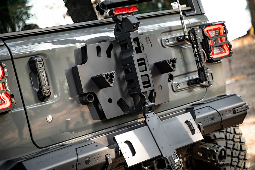 Крепление канистр к задней двери с 2 канистрами FURY для Jeep Wrangler JL