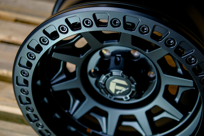 Диски литые с бэдлоком FUEL Offroad D114 Covert Beadlock Matt Black(качественная реплика) R17X9J 6X139.7 ЦО-110,1