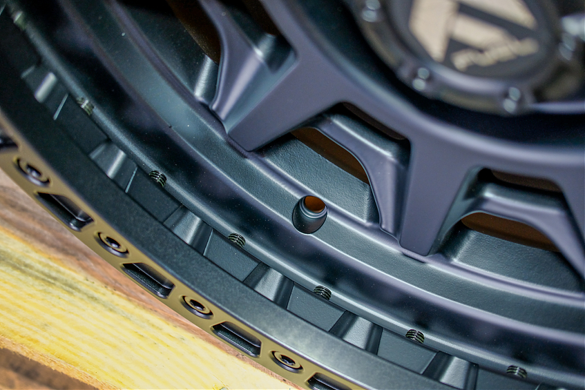 Диски литые с бэдлоком FUEL Offroad D114 Covert Beadlock Matt Black(качественная реплика) R17X9J 6X139.7 ЦО-110,1