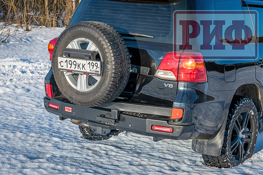 Бампер РИФ силовой задний Toyota Land Cruiser 200 2012-2015 с квадратом под фаркоп, калиткой, фонарями, подсветкой номера, стандарт