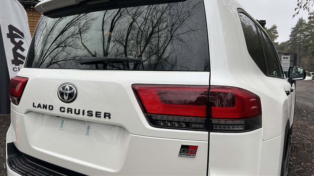 Toyota Land Cruiser 300 GR Sport