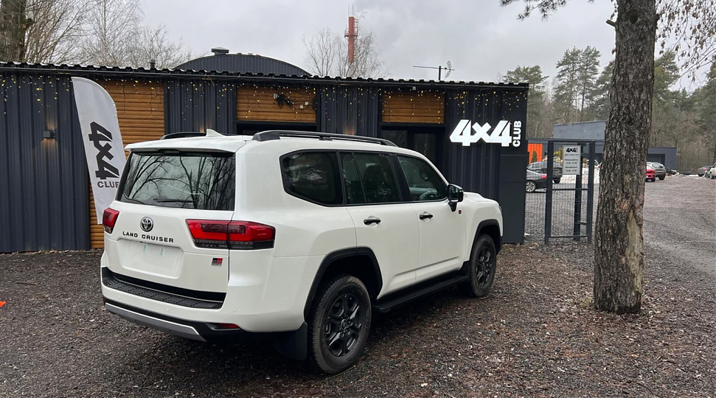 Toyota Land Cruiser 300 GR Sport