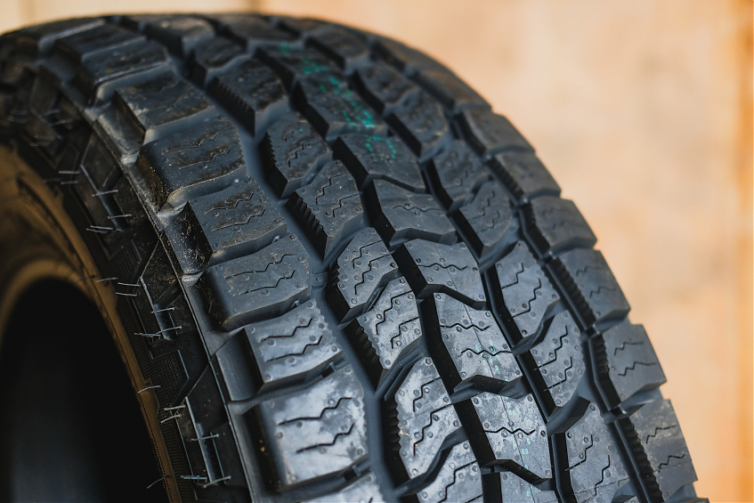 Всесезонная автомобильная шина Cooper Discoverer AT3 LT 265/65 R17 120/117 R