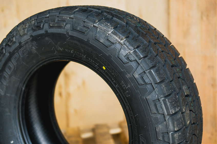 Всесезонная автомобильная шина Cooper Discoverer AT3 LT 265/65 R17 120/117 R