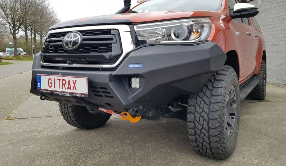 Бампер силовой алюминиевый Rival передний для Toyota Hilux 2018-2020 (без LED)