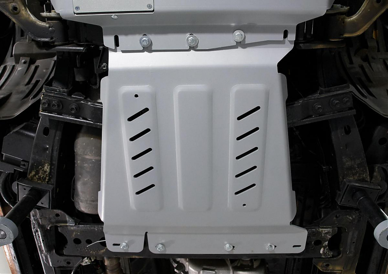 Защита алюминиевая Rival для КПП Nissan Navara D40 4WD 2004-2015. Артикул 2333.4166.2.6