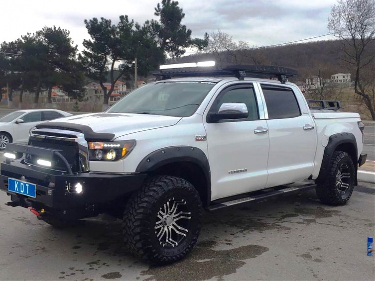 Передний силовой бампер III поколения для Toyota Tundra