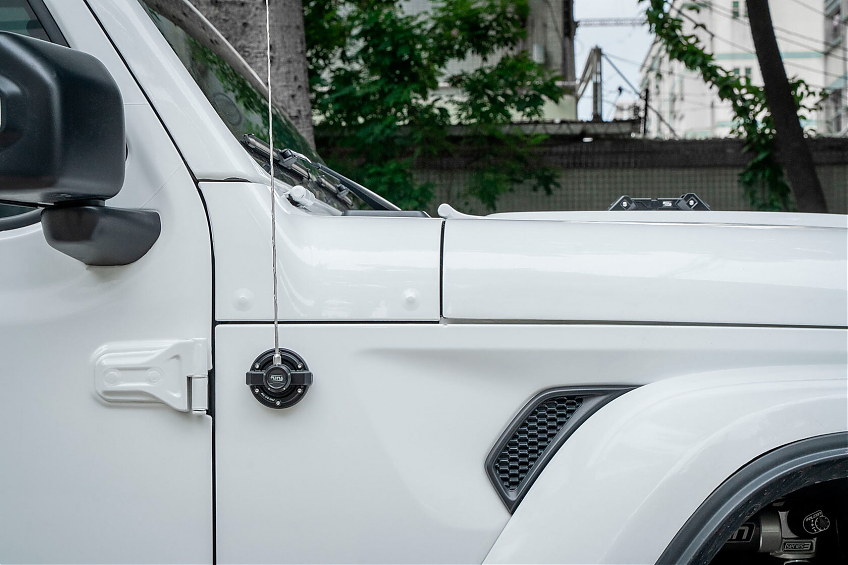 Алюминиевая антенна FURY круглая серии Gravity для Jeep Wrangler JL