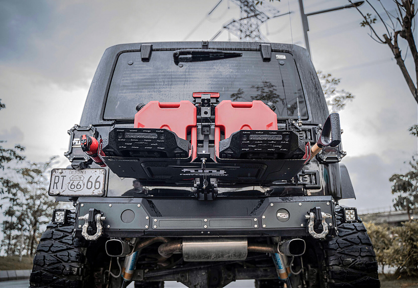 Интегрированная система FURY для крепления оборудования к задней двери Jeep Wrangler JL