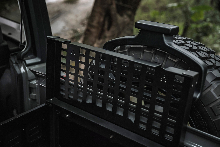 Многофункциональная платформа (столик) FURY для задней двери Jeep Wrangler JL