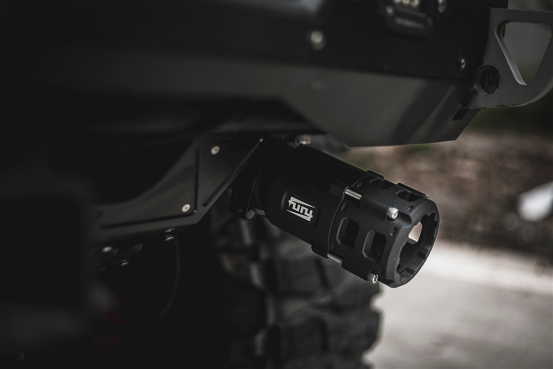 Насадка на выхлопную трубу FURY серии Armory для Jeep Wrangler JL