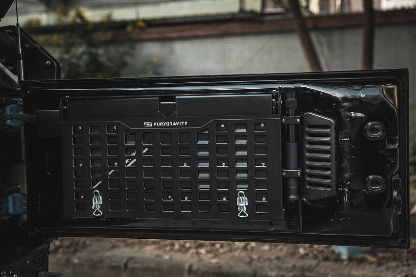 Многофункциональная платформа (столик) FURY для задней двери Jeep Wrangler JL