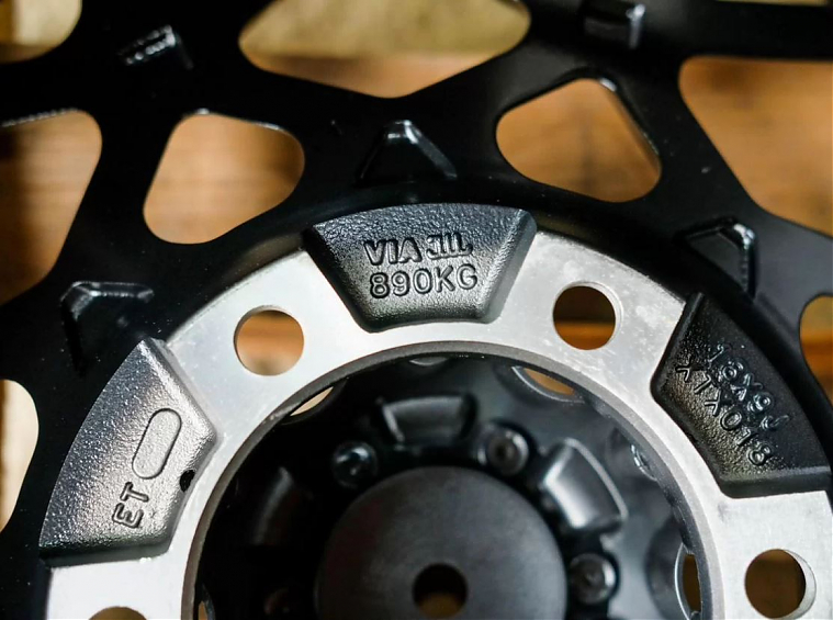 ДИСК АВТОМОБИЛЬНЫЙ АЛЮМИНИЕВЫЙ Fuel Unit (Реплика) 18х9 ET-0 6x139.7 ЦО-110,1 Черный