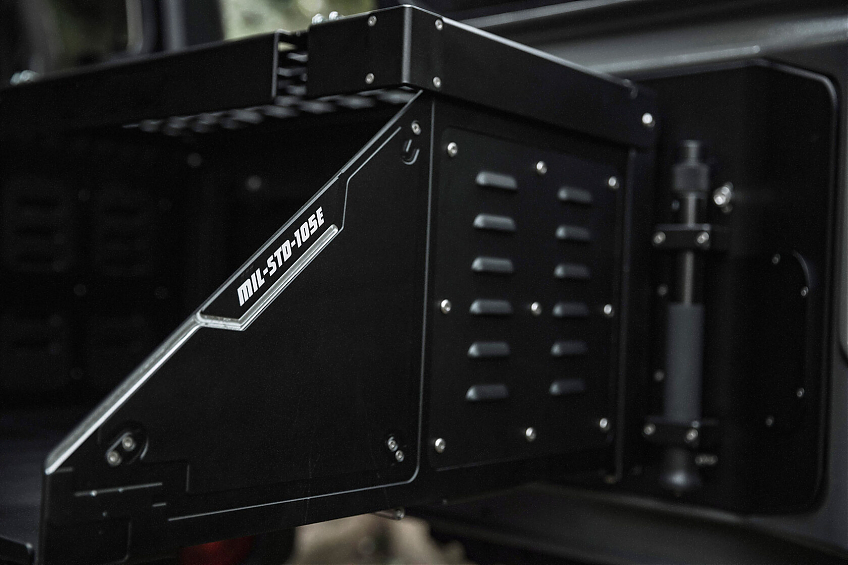 Многофункциональная платформа (столик) FURY для задней двери Jeep Wrangler JL