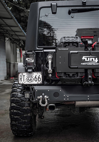 Интегрированная система FURY для крепления оборудования к задней двери Jeep Wrangler JL