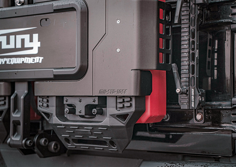 Интегрированная система FURY для крепления оборудования к задней двери Jeep Wrangler JL