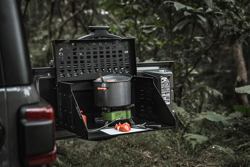 Многофункциональная платформа (столик) FURY для задней двери Jeep Wrangler JL