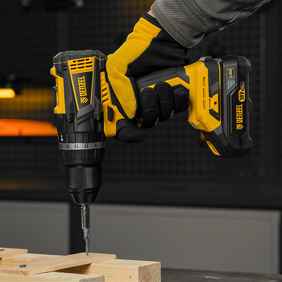 Дрель-шуруповерт аккумуляторная ударная бесщет CIDB-IB-18-02, Li-Ion, 18 В, 2 акк. Denzel