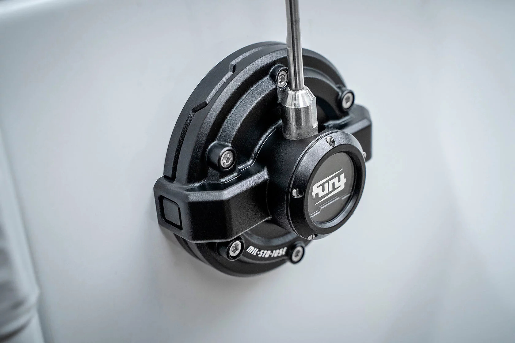 Алюминиевая антенна FURY круглая серии Gravity для Jeep Wrangler JL