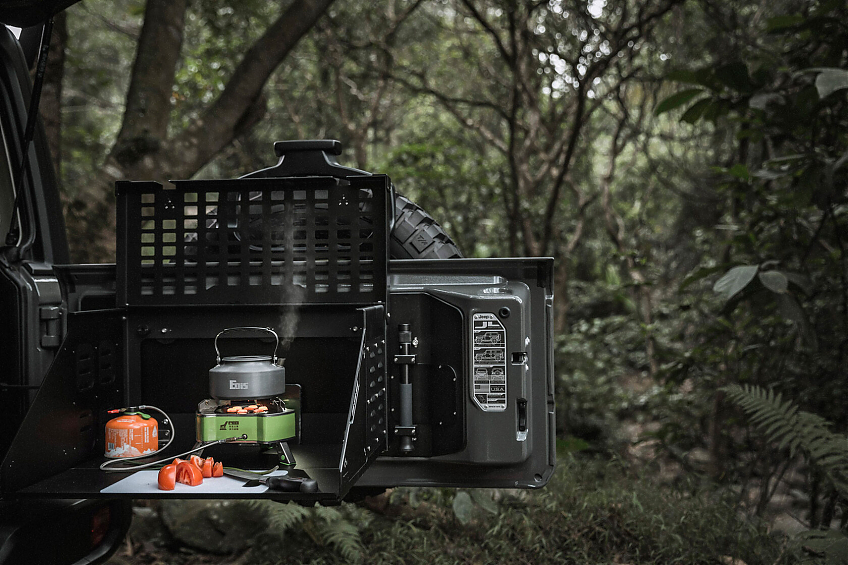 Многофункциональная платформа (столик) FURY для задней двери Jeep Wrangler JL