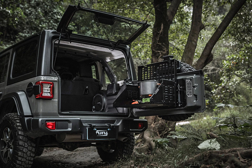 Многофункциональная платформа (столик) FURY для задней двери Jeep Wrangler JL