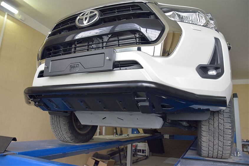Бампер силовой передний РИФ для Toyota Hilux 2020+ (устанавливается только с площадкой RIFREV-30000)