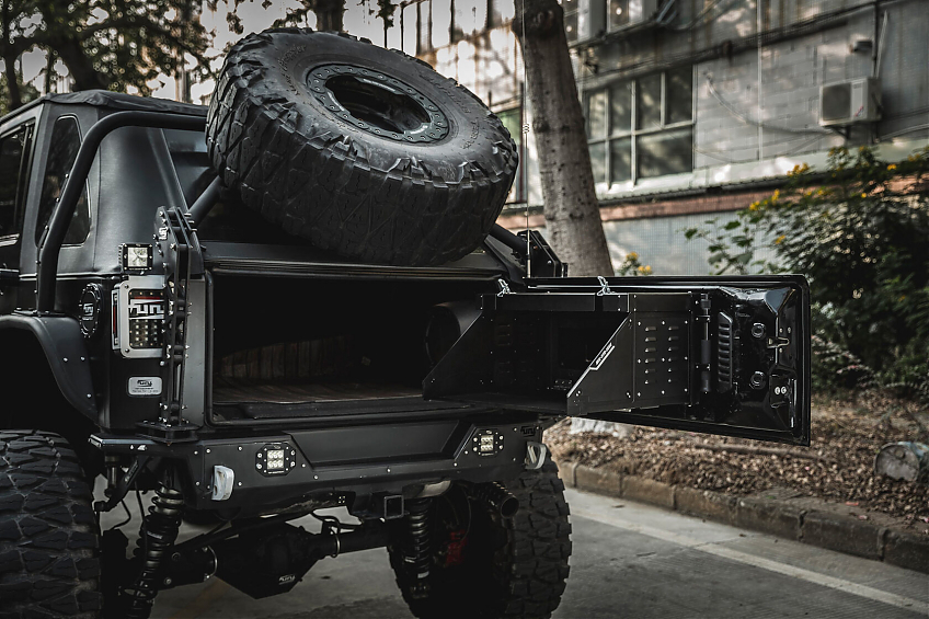 Многофункциональная платформа (столик) FURY для задней двери Jeep Wrangler JL