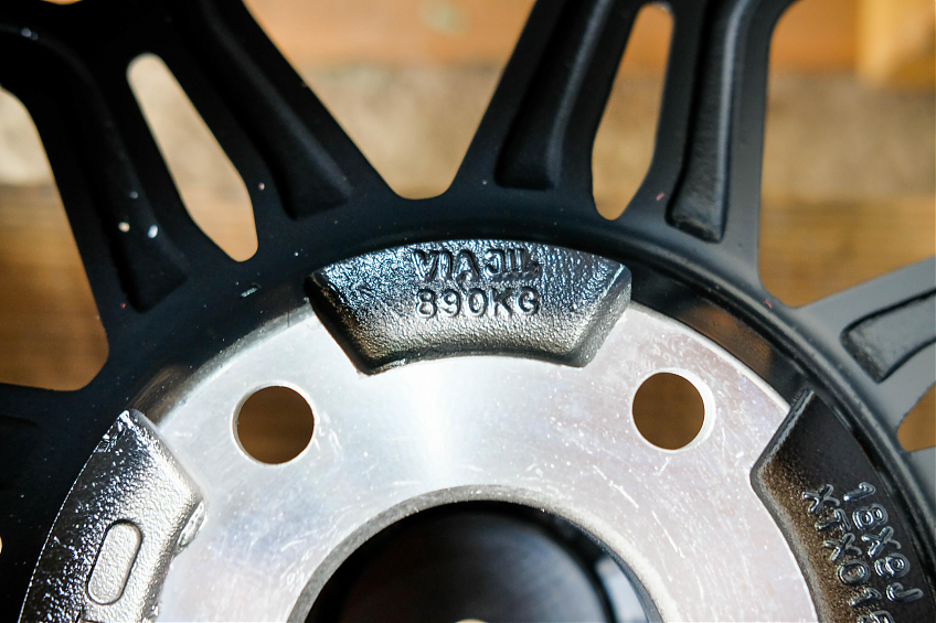 ДИСК АВТОМОБИЛЬНЫЙ АЛЮМИНИЕВЫЙ ЛИТОЙ FUEL (Реплика) 18х9 ET-0 5X127 ЦО-71.6