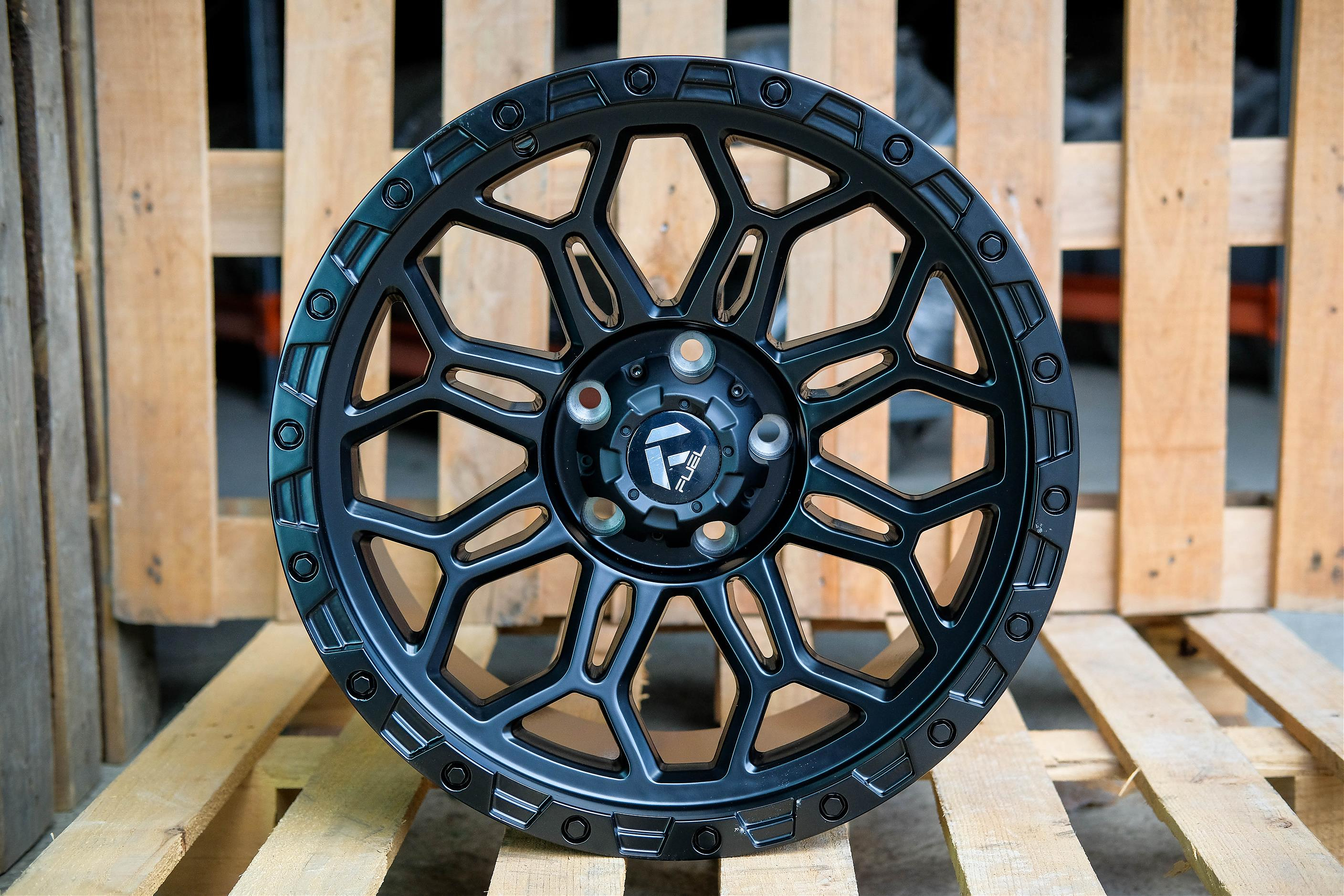 ДИСК АВТОМОБИЛЬНЫЙ АЛЮМИНИЕВЫЙ ЛИТОЙ FUEL (Реплика) 18х9 ET-0 5X127 ЦО-71.6